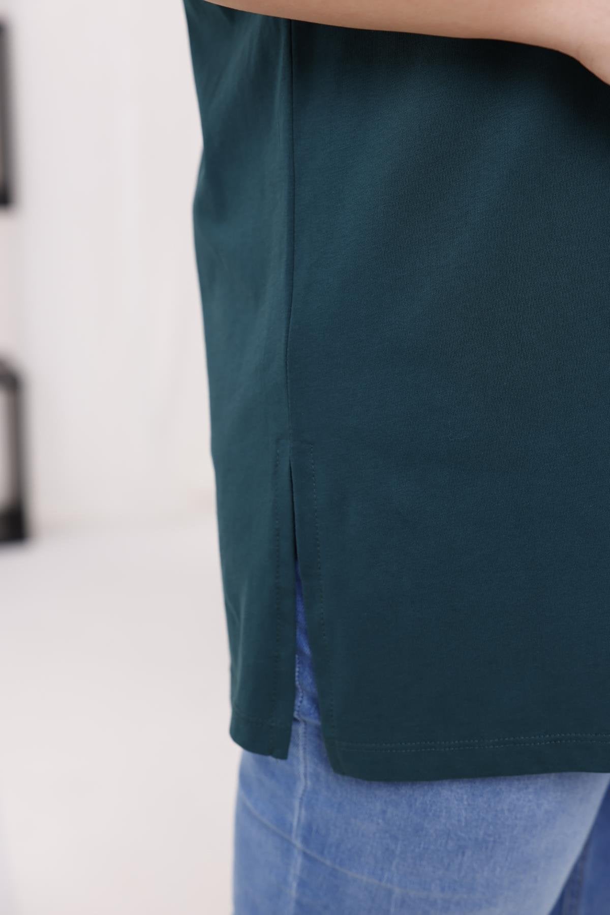 V-Neck Oversize Slit T-shirt