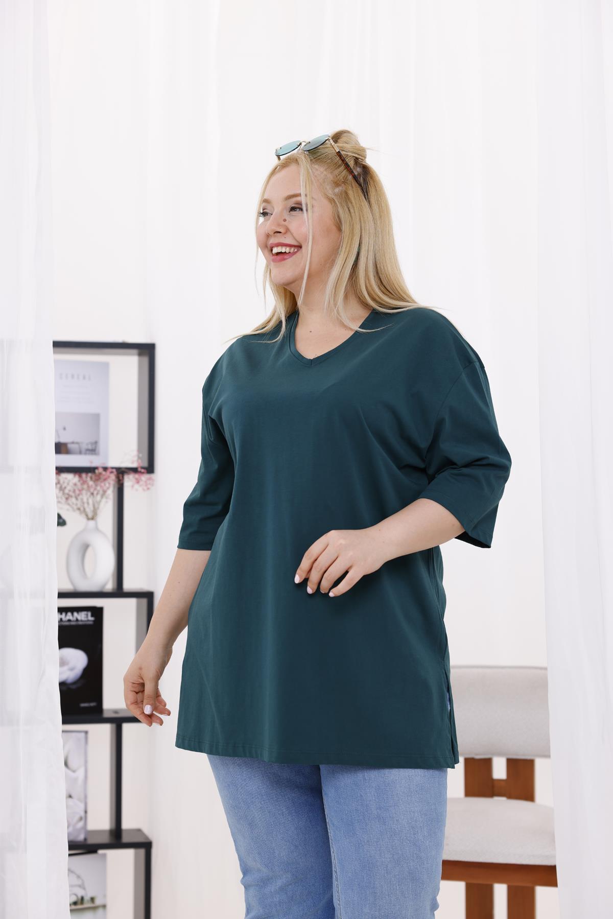 V-Neck Oversize Slit T-shirt